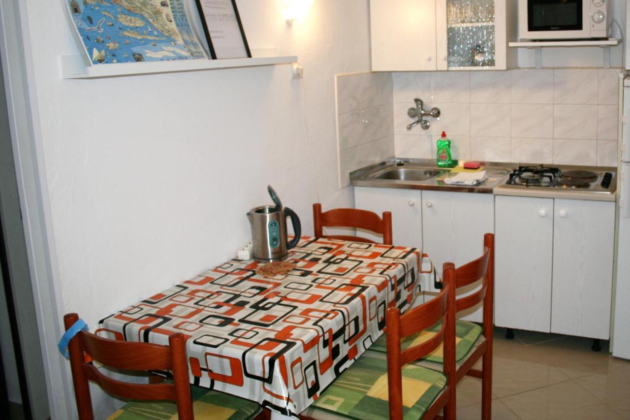 Apartments By The Sea Pisak, Omis - 1014 المظهر الخارجي الصورة