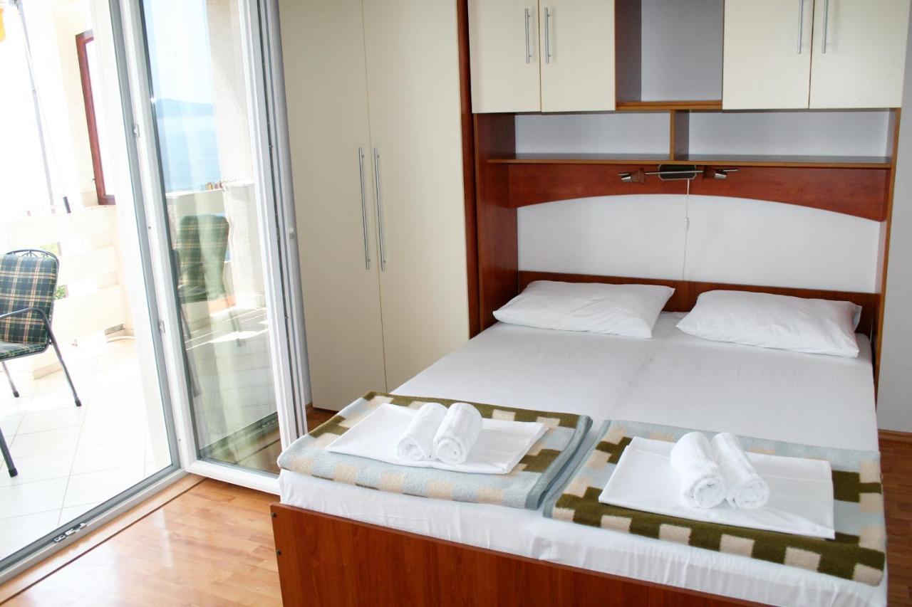 Apartments By The Sea Pisak, Omis - 1014 المظهر الخارجي الصورة