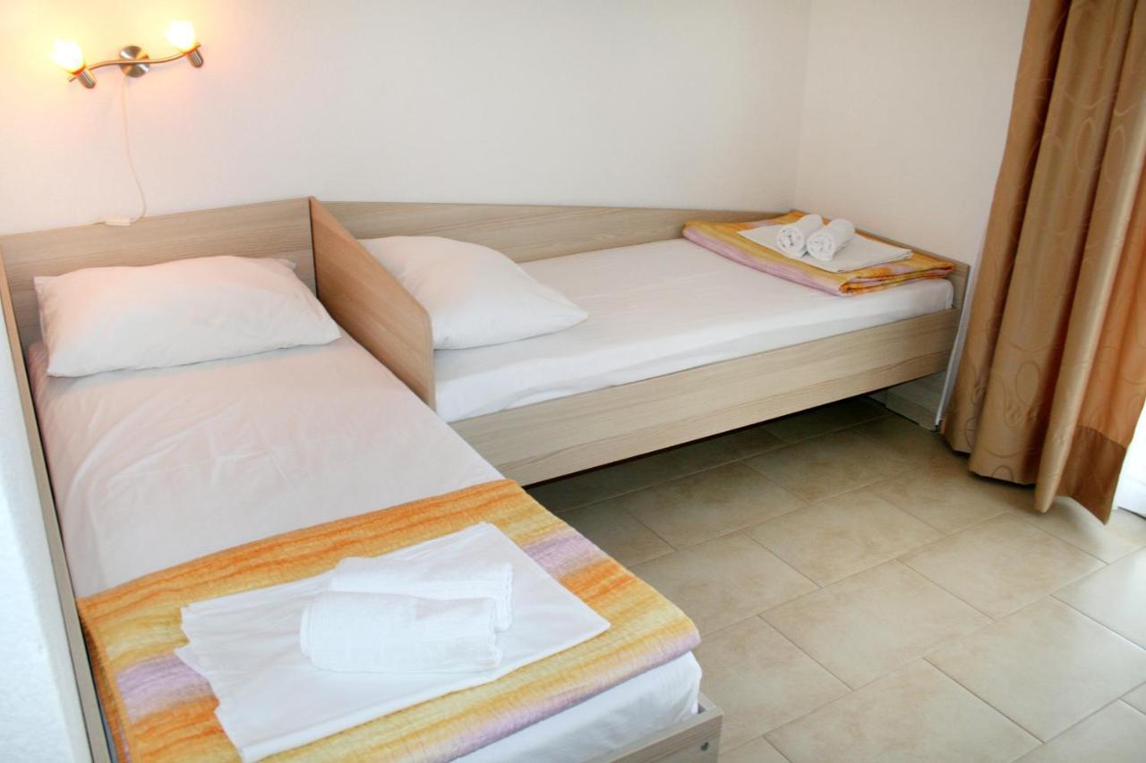 Apartments By The Sea Pisak, Omis - 1014 المظهر الخارجي الصورة