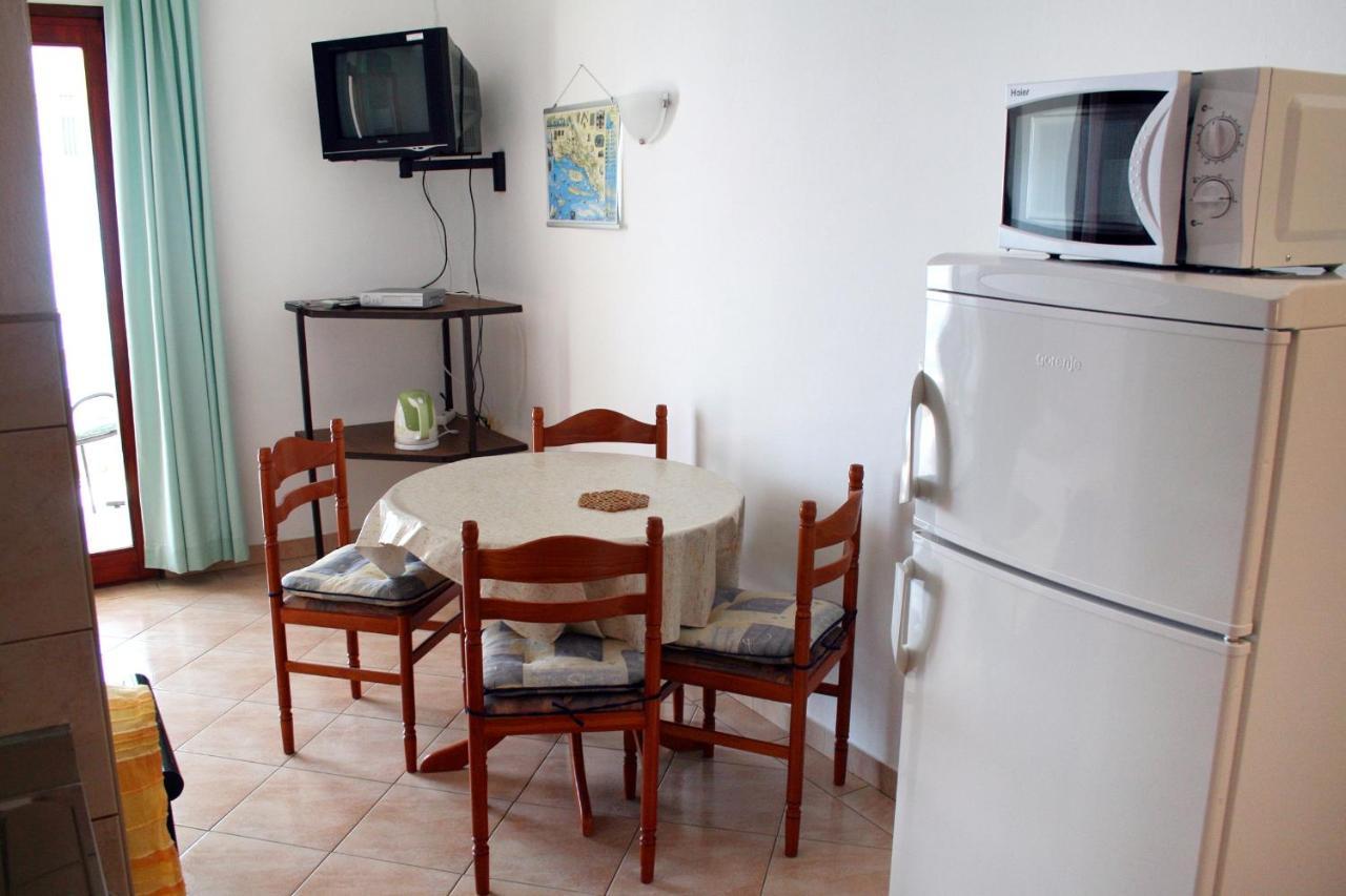 Apartments By The Sea Pisak, Omis - 1014 المظهر الخارجي الصورة
