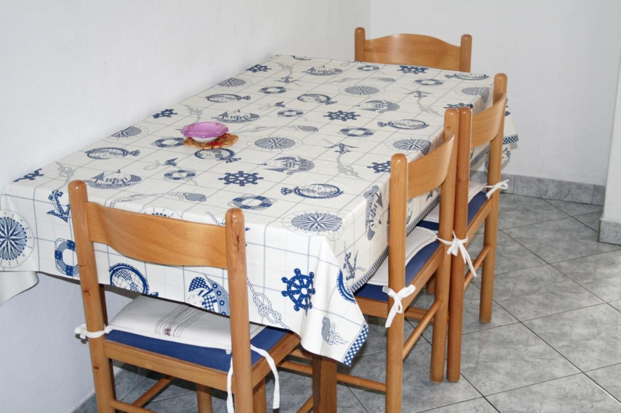Apartments By The Sea Pisak, Omis - 1014 المظهر الخارجي الصورة