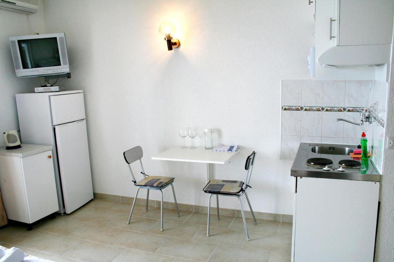 Apartments By The Sea Pisak, Omis - 1014 المظهر الخارجي الصورة