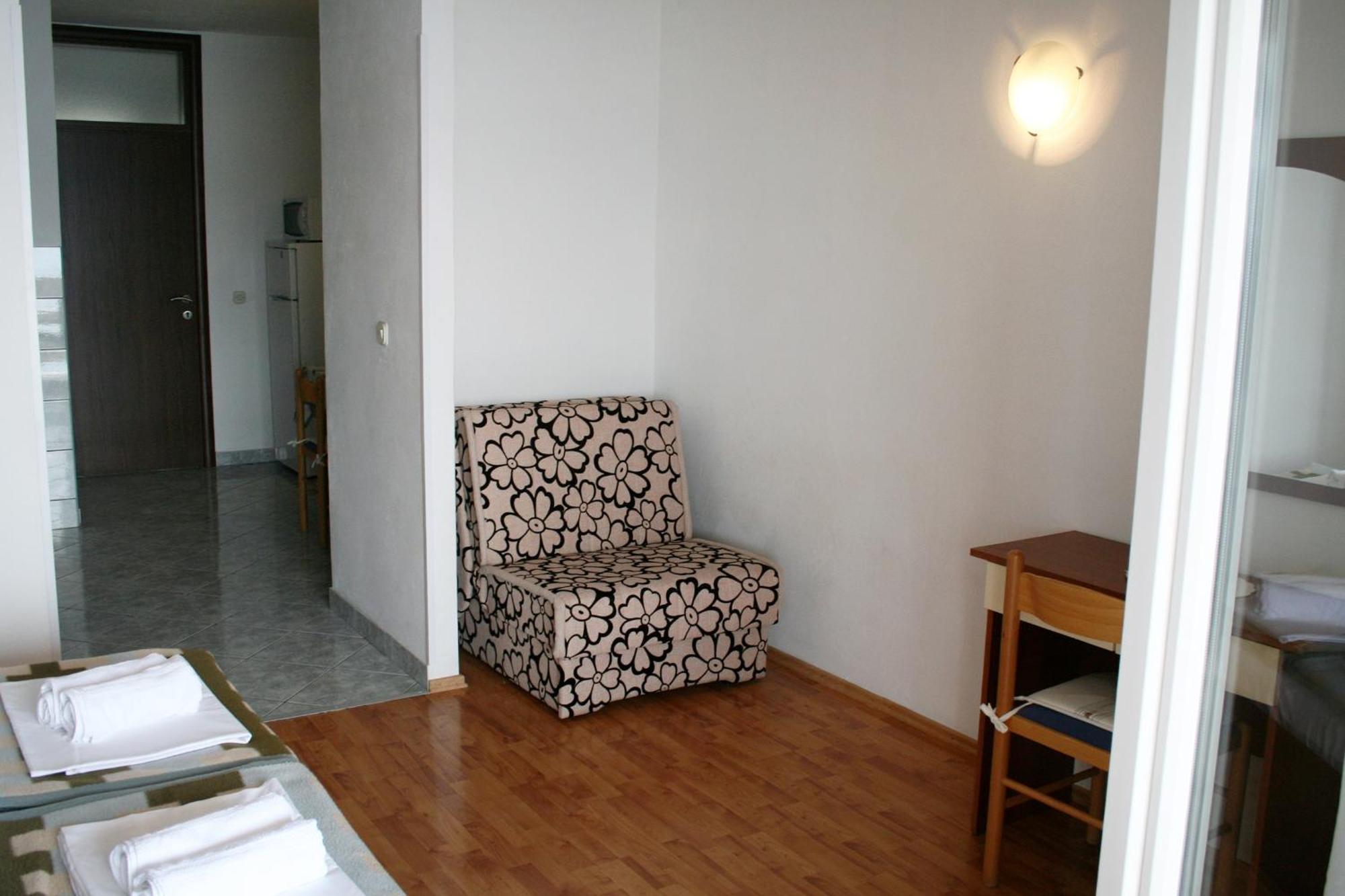 Apartments By The Sea Pisak, Omis - 1014 الغرفة الصورة