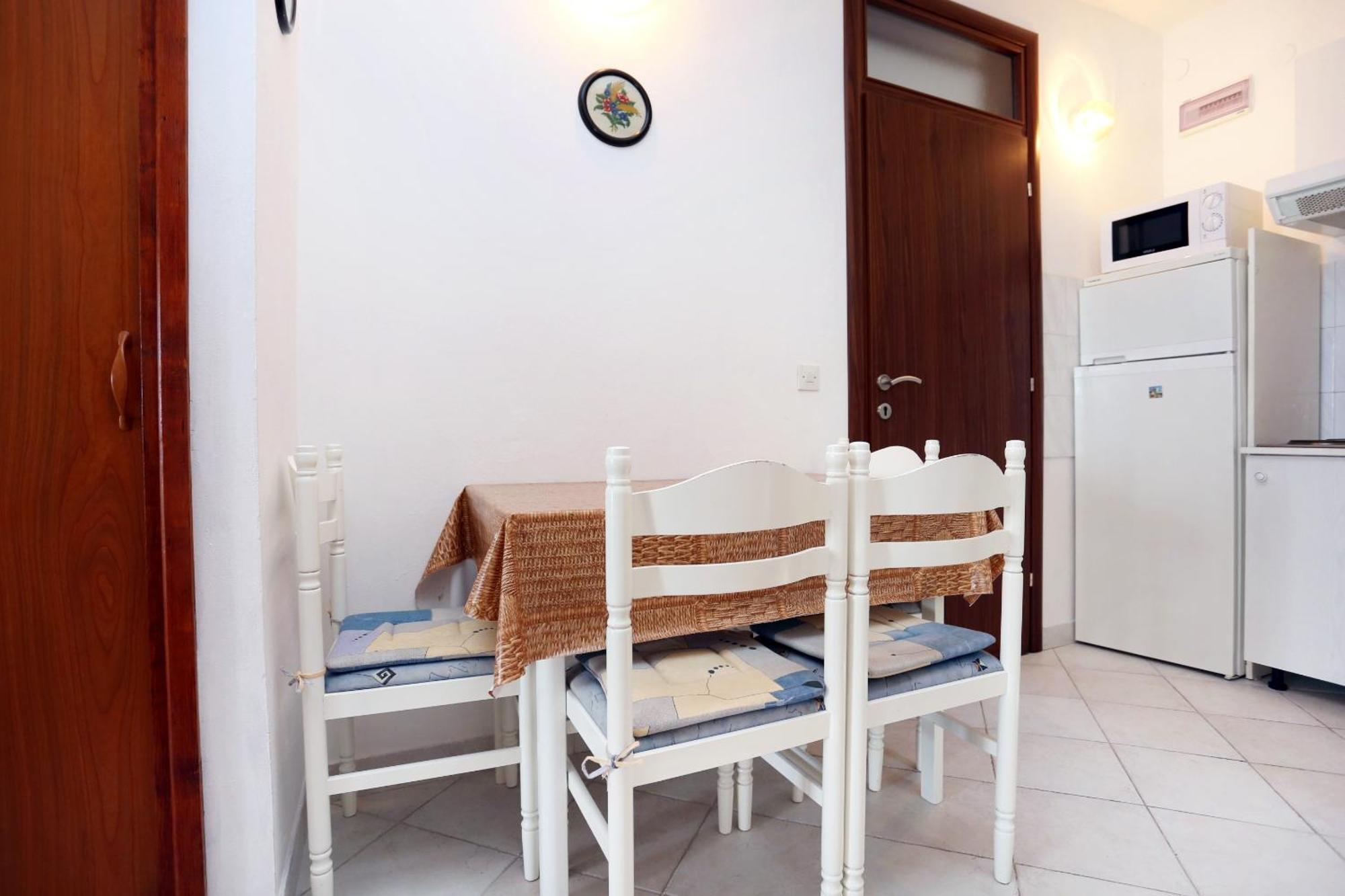 Apartments By The Sea Pisak, Omis - 1014 الغرفة الصورة